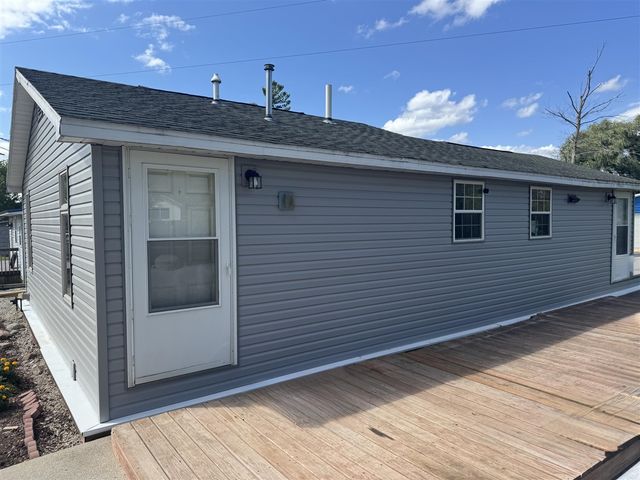 9388 S Lake Drive, Evart, MI 49631