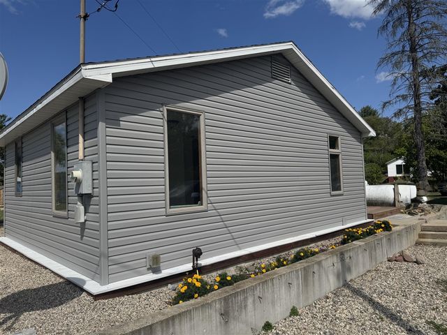 9388 S Lake Drive, Evart, MI 49631