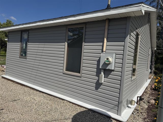 9388 S Lake Drive, Evart, MI 49631