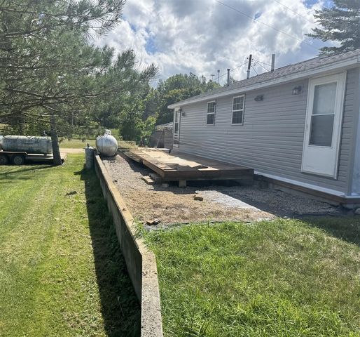 9388 S Lake Drive, Evart, MI 49631