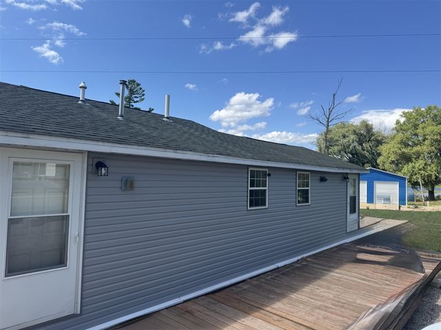 9388 S Lake Drive, Evart, MI 49631