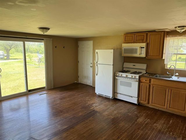 9388 S Lake Drive, Evart, MI 49631