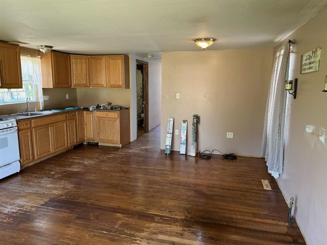 9388 S Lake Drive, Evart, MI 49631