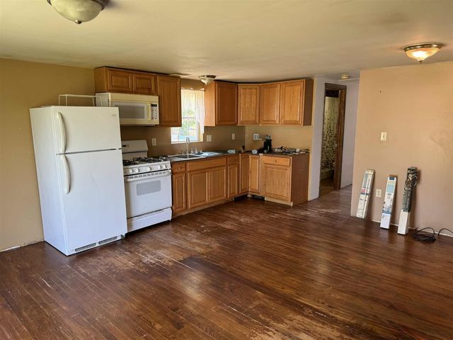 9388 S Lake Drive, Evart, MI 49631