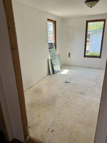 9388 S Lake Drive, Evart, MI 49631