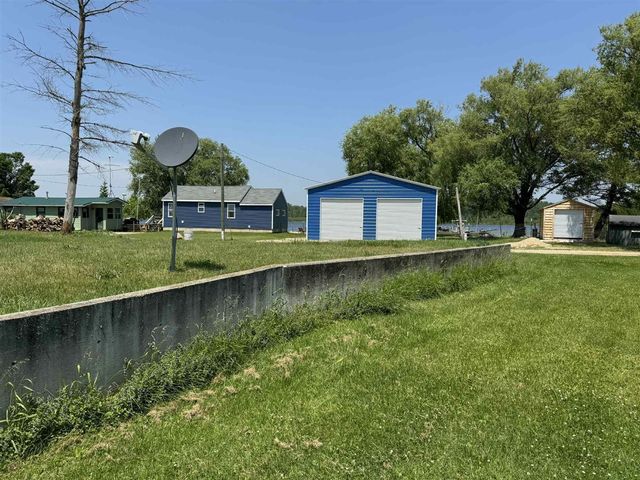 9388 S Lake Drive, Evart, MI 49631