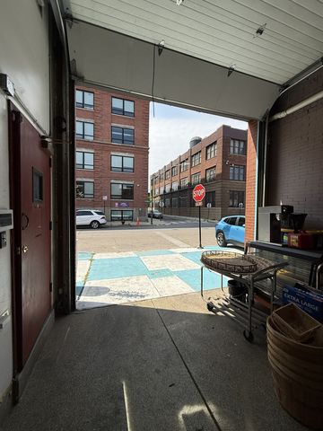 3026 W Carroll Avenue, Chicago, IL 60612