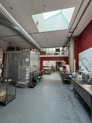 3026 W Carroll Avenue, Chicago, IL 60612