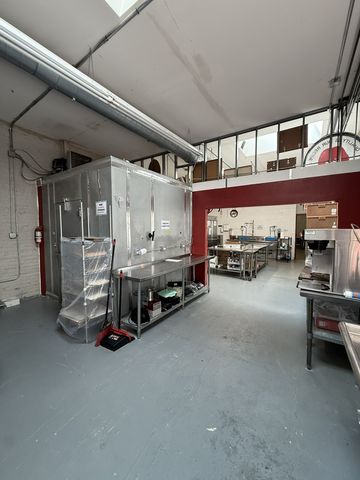 3026 W Carroll Avenue, Chicago, IL 60612