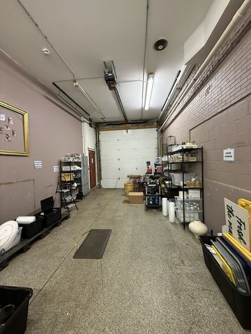 3026 W Carroll Avenue, Chicago, IL 60612