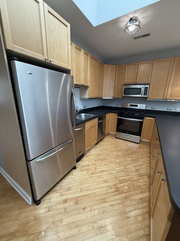3026 W Carroll Avenue, Chicago, IL 60612