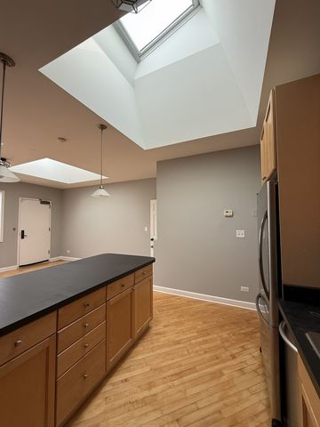 3026 W Carroll Avenue, Chicago, IL 60612