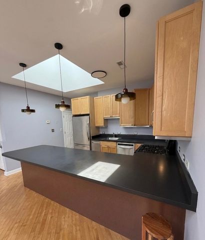 3026 W Carroll Avenue, Chicago, IL 60612