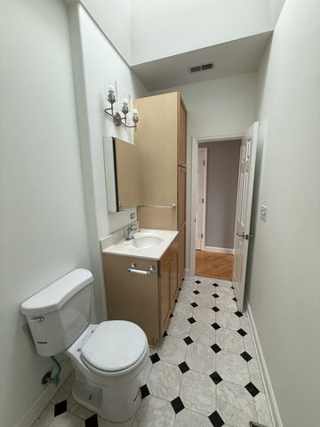 3026 W Carroll Avenue, Chicago, IL 60612