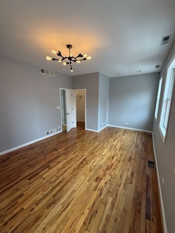 3026 W Carroll Avenue, Chicago, IL 60612