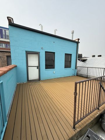 3026 W Carroll Avenue, Chicago, IL 60612