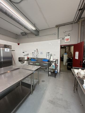 3026 W Carroll Avenue, Chicago, IL 60612