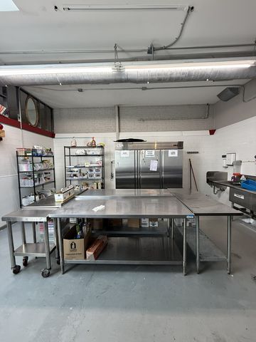 3026 W Carroll Avenue, Chicago, IL 60612