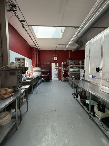 3026 W Carroll Avenue, Chicago, IL 60612