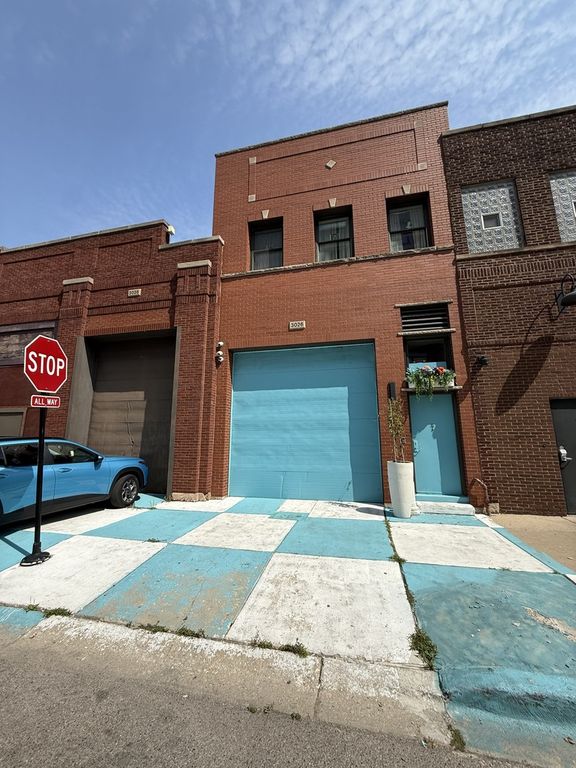 3026 W Carroll Avenue, Chicago, IL 60612