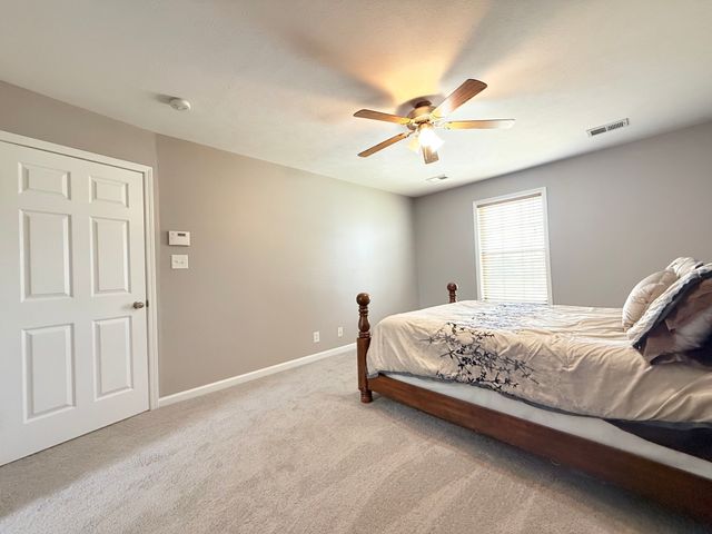 709 Shetland Dr, Oak Grove, KY 42262