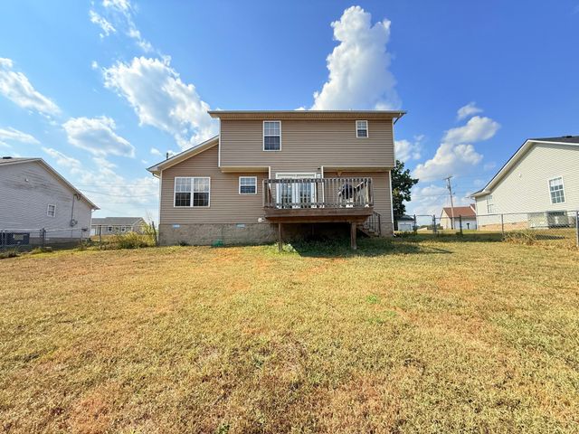 709 Shetland Dr, Oak Grove, KY 42262