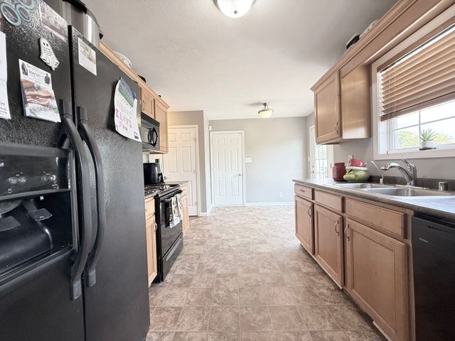 709 Shetland Dr, Oak Grove, KY 42262