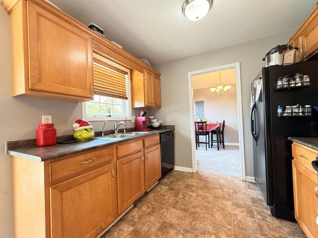 709 Shetland Dr, Oak Grove, KY 42262