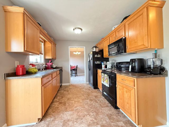 709 Shetland Dr, Oak Grove, KY 42262