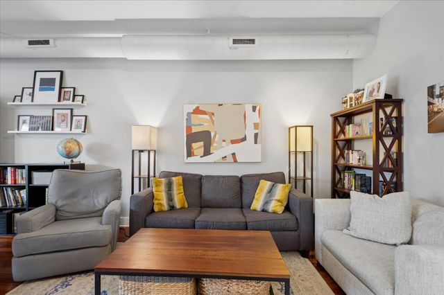 4751 N Artesian Avenue 408, Chicago, IL 60625