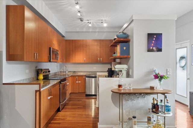 4751 N Artesian Avenue 408, Chicago, IL 60625