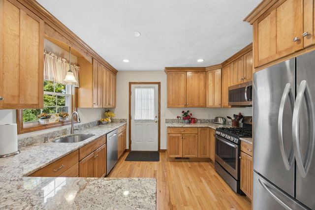 56 Bennett St, Hudson, MA 01749