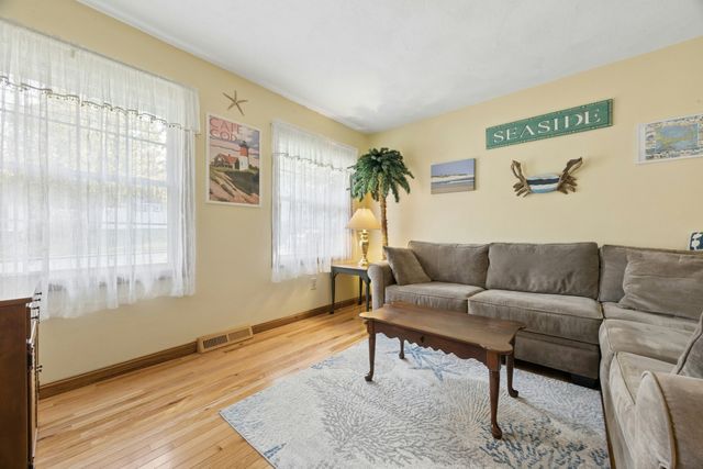 56 Bennett St, Hudson, MA 01749