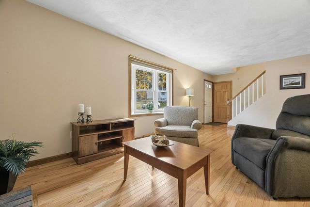 56 Bennett St, Hudson, MA 01749