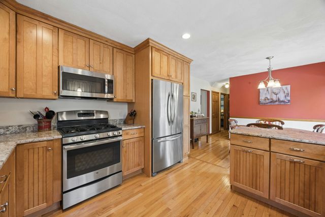 56 Bennett St, Hudson, MA 01749