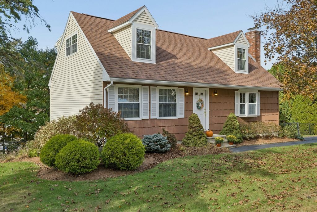 56 Bennett St, Hudson, MA 01749