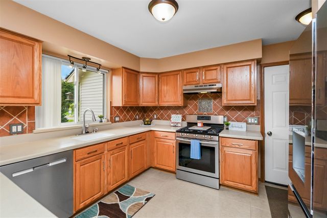 140 Marci Lane, Commerce Twp, MI 48382