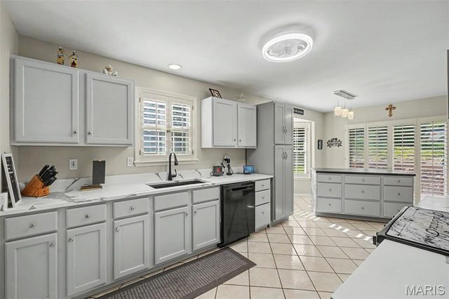 2417 S Lakeridge Court 14, Lake St Louis, MO 63367