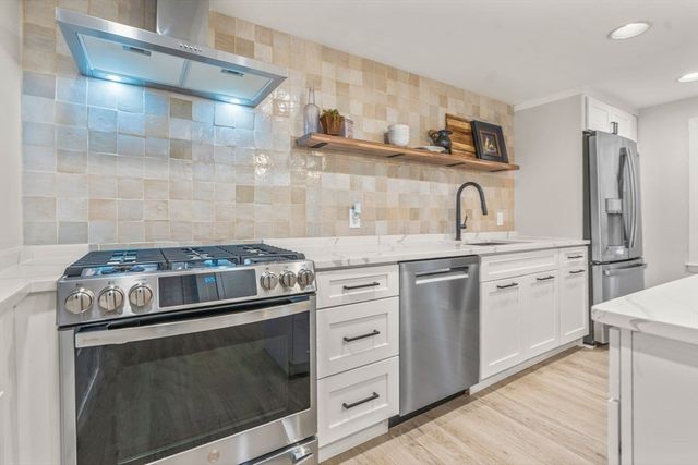 16 Bosun's Lane, Mashpee, MA 02649