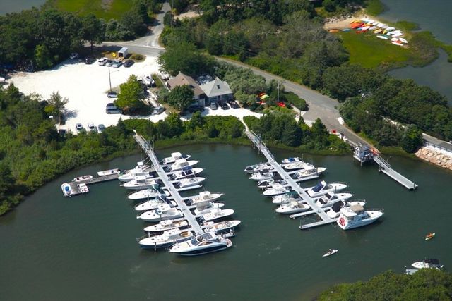 16 Bosun's Lane, Mashpee, MA 02649