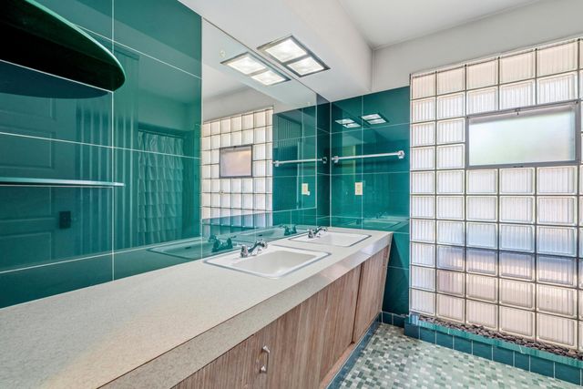 2781 Stratford Drive, Upper Arlington, OH 43220