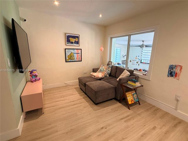 1525 SW 19th Ter, Miami, FL 33145