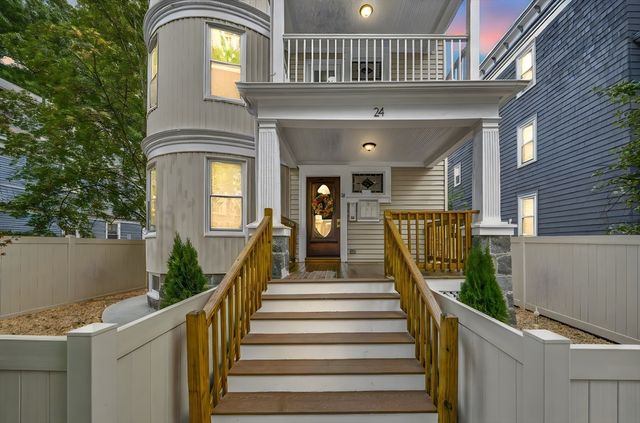 24 Hinckley 3, Boston, MA 02125