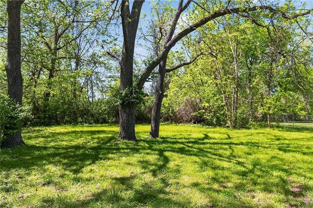 8318 Pershing Road, Raytown, MO 64138