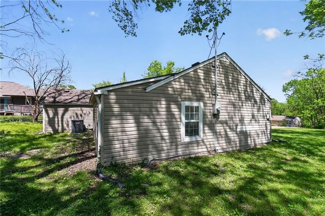 8318 Pershing Road, Raytown, MO 64138