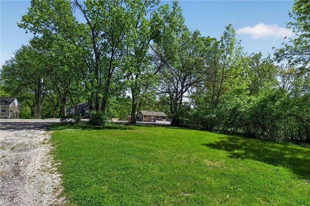 8318 Pershing Road, Raytown, MO 64138