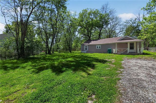 8318 Pershing Road, Raytown, MO 64138