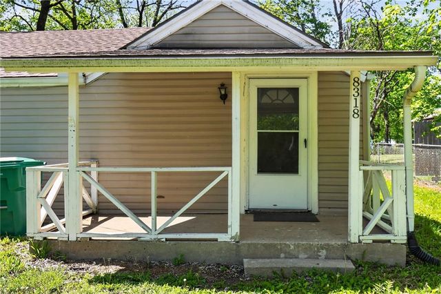 8318 Pershing Road, Raytown, MO 64138