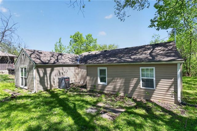 8318 Pershing Road, Raytown, MO 64138