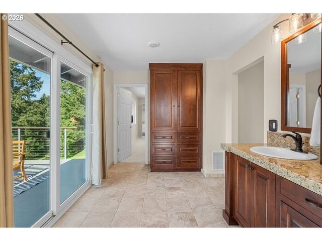 13195 Nw Logie Trail Rd, Hillsboro, OR 97124
